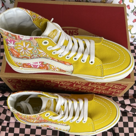 Vans WMNS Sk8-Hi Tapered
Psychedelic Resort Passio
VN0A5KRUBLX
Sneakers - Picture 3 of 16